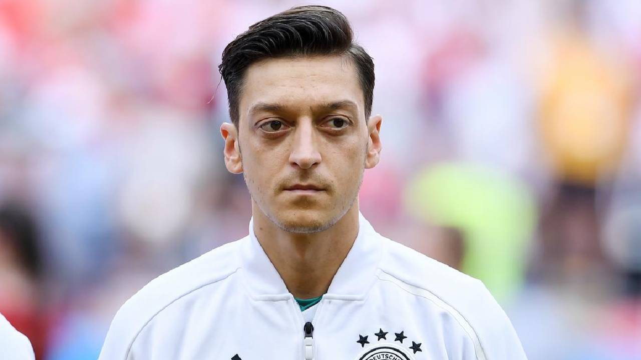 1 Mesut Özil