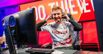 100 Thieves Closer