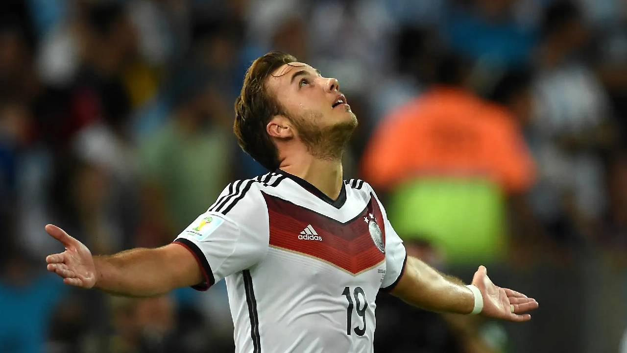 15 Mario Götze