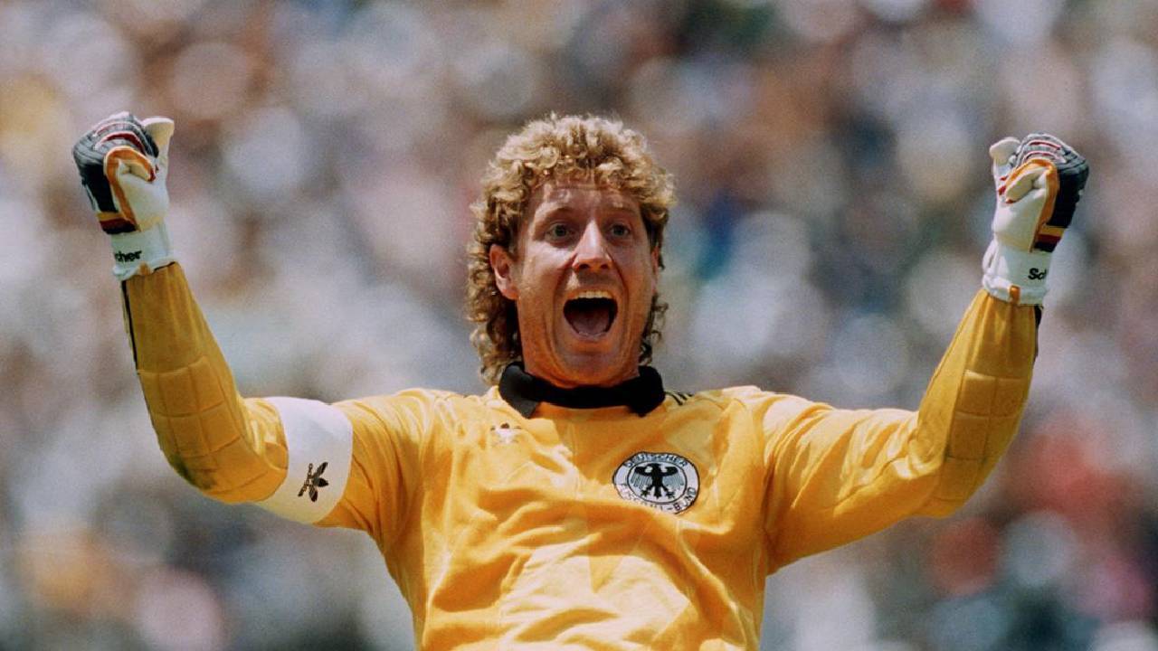 17 Toni Schumacher
