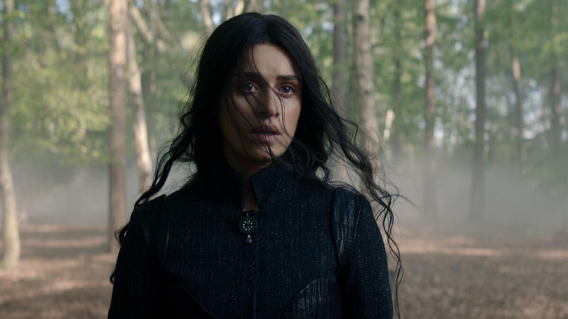 Anya Chalotra 01 Netflix