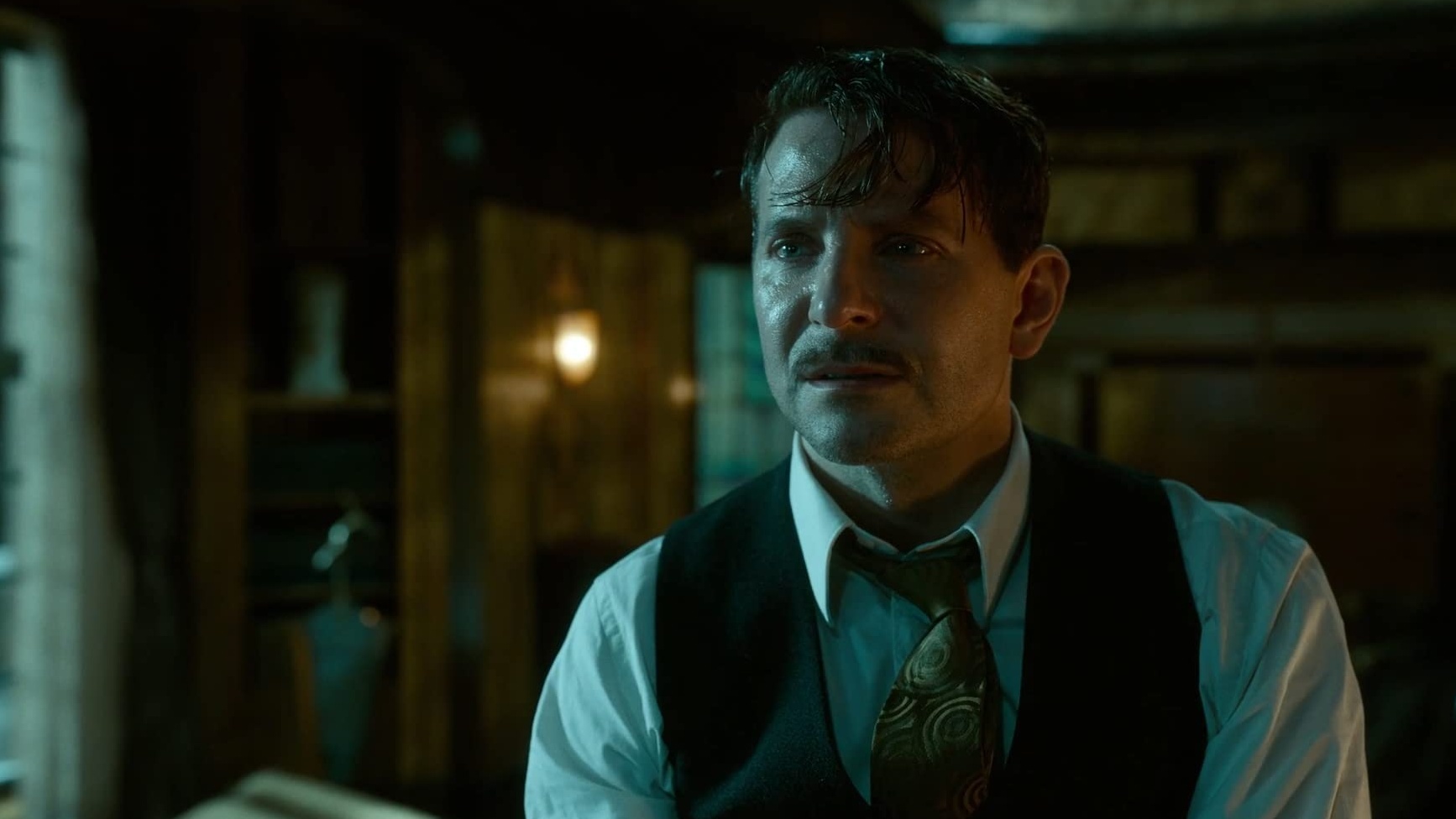 Bradley Cooper Nightmare Alley 2021 cropped processed by imagy