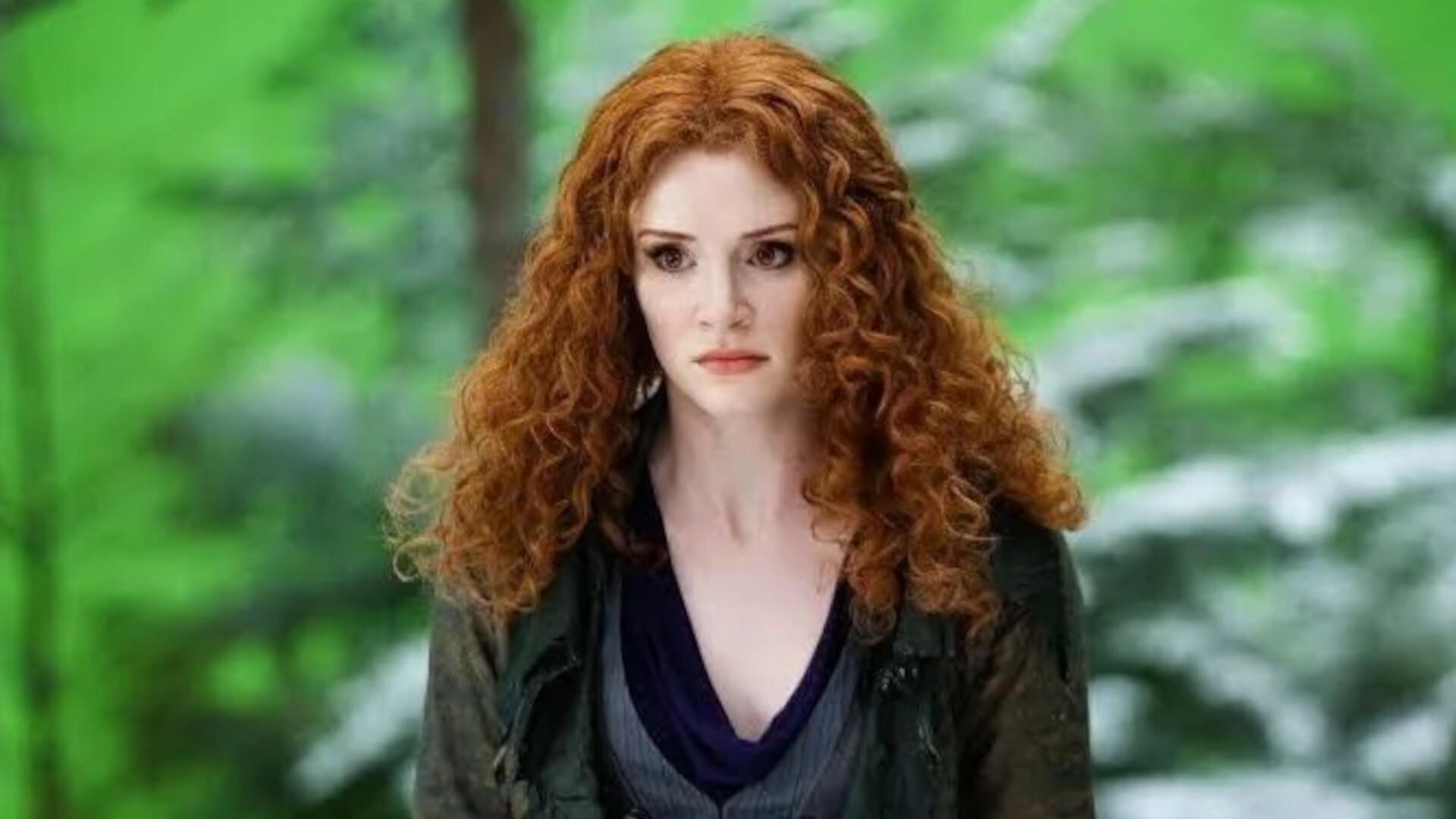 Bryce Dallas Howard as Victoria