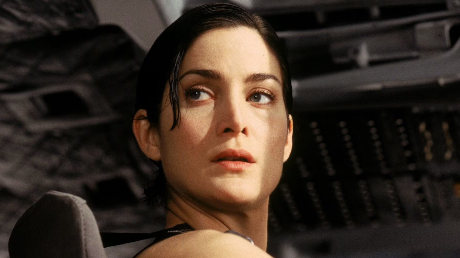 Carrie Anne Moss cropped processed by imagy