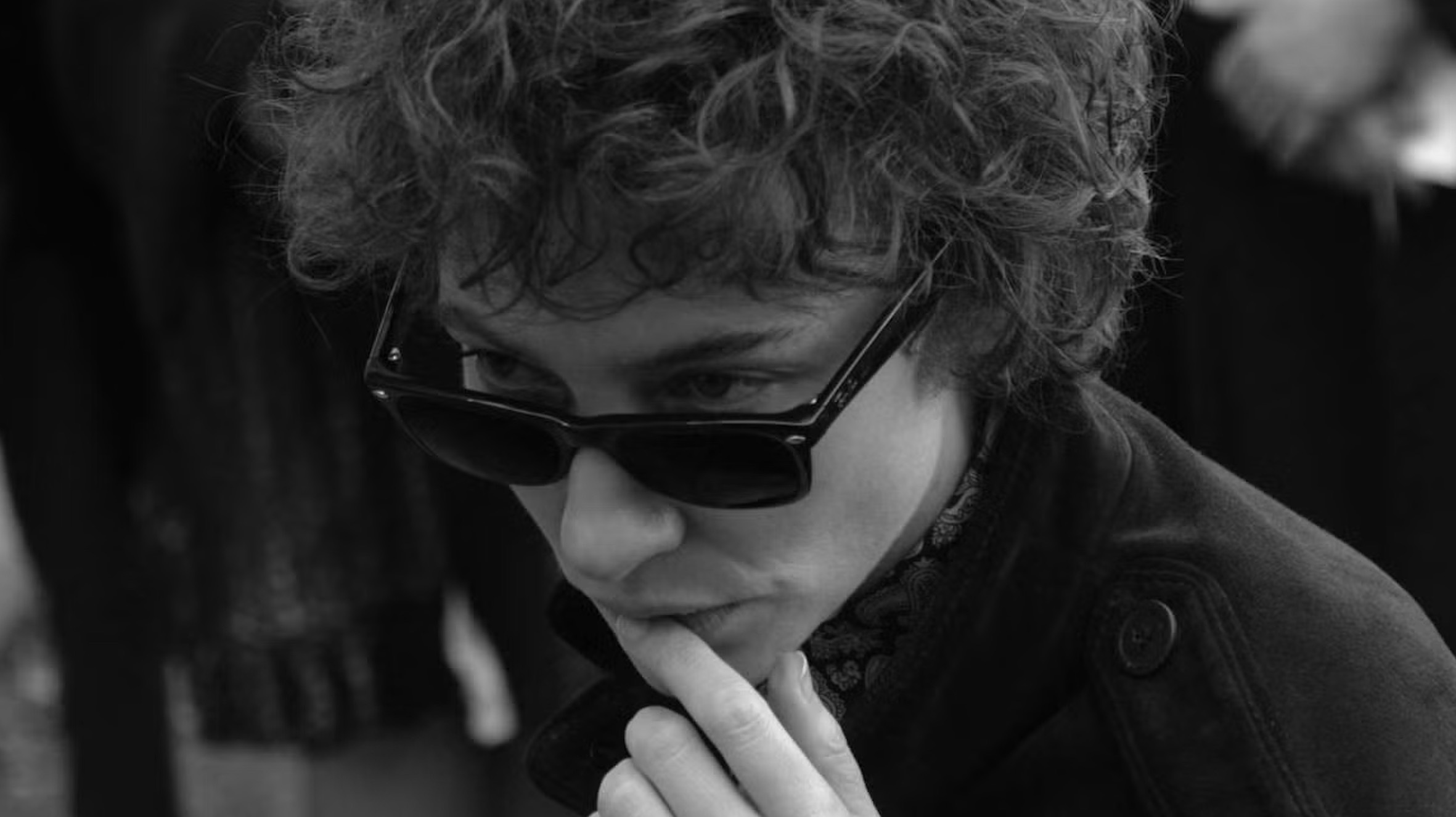 Cate Blanchett portrays Bob Dylan