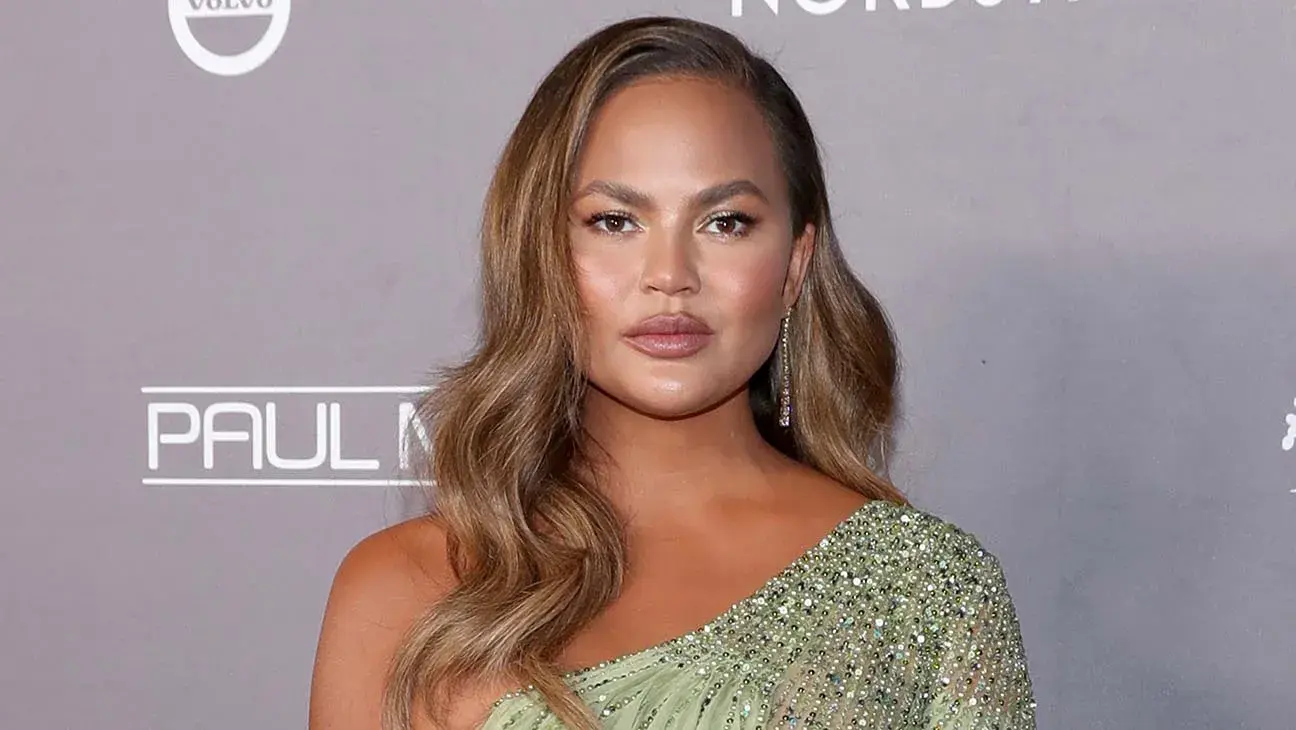 Chrissy Teigen Telling Courtney Stodden to Die