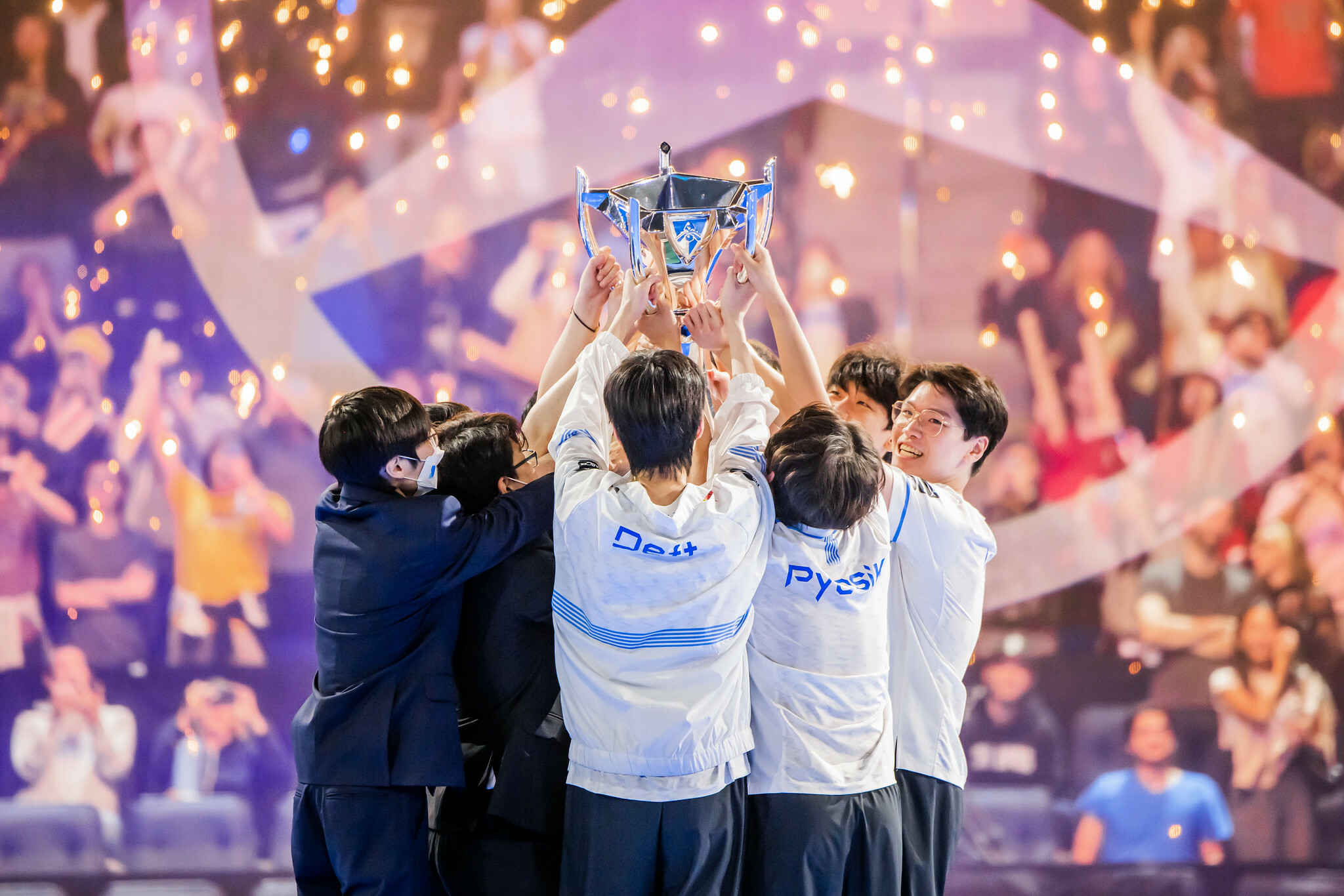 Shanghai Esports Team Wins League of Legends World Championship