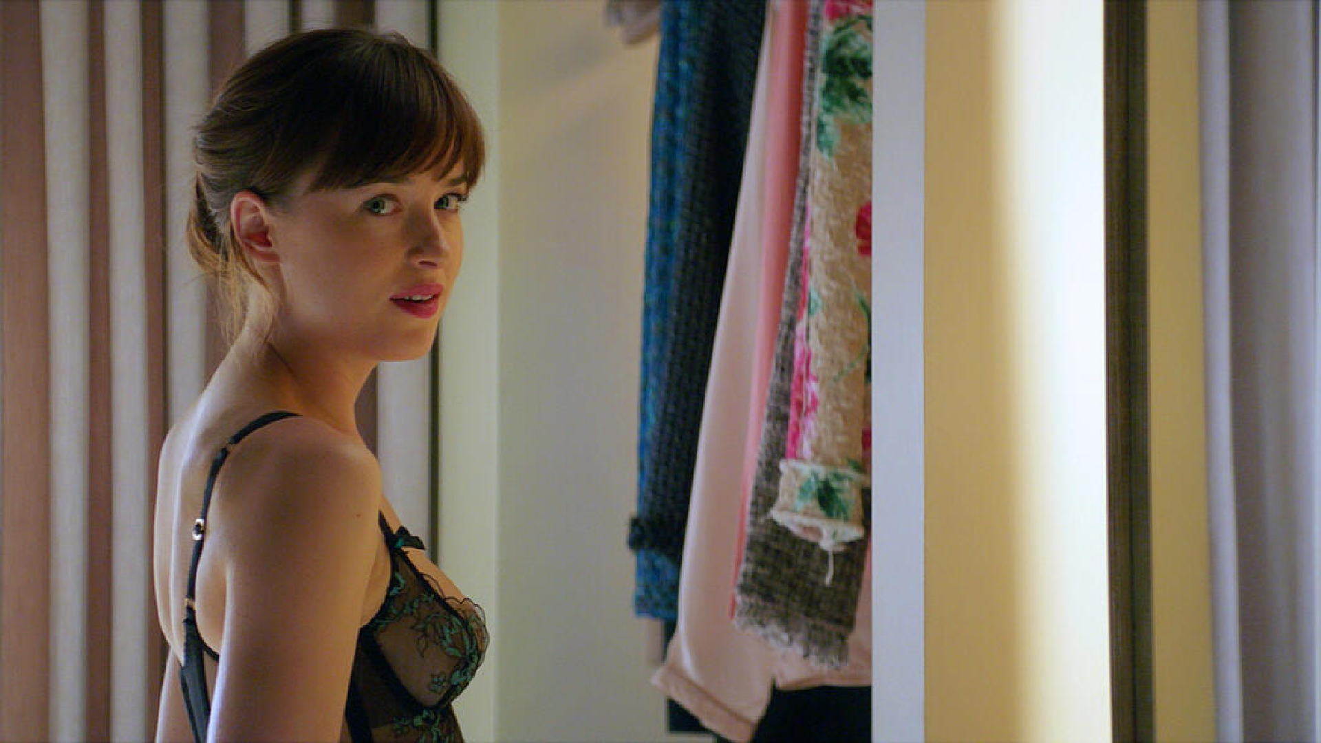 Dakota Johnson 01 Universal