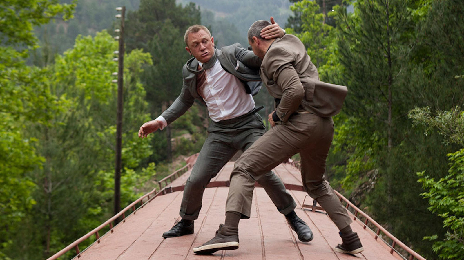 Daniel Craig Skyfall 2012 train