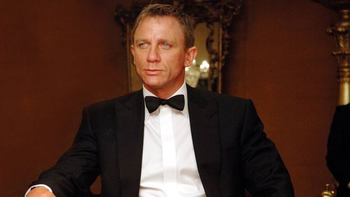 Daniel Craig as James Bond in Casino Royale R cropped processed by imagy