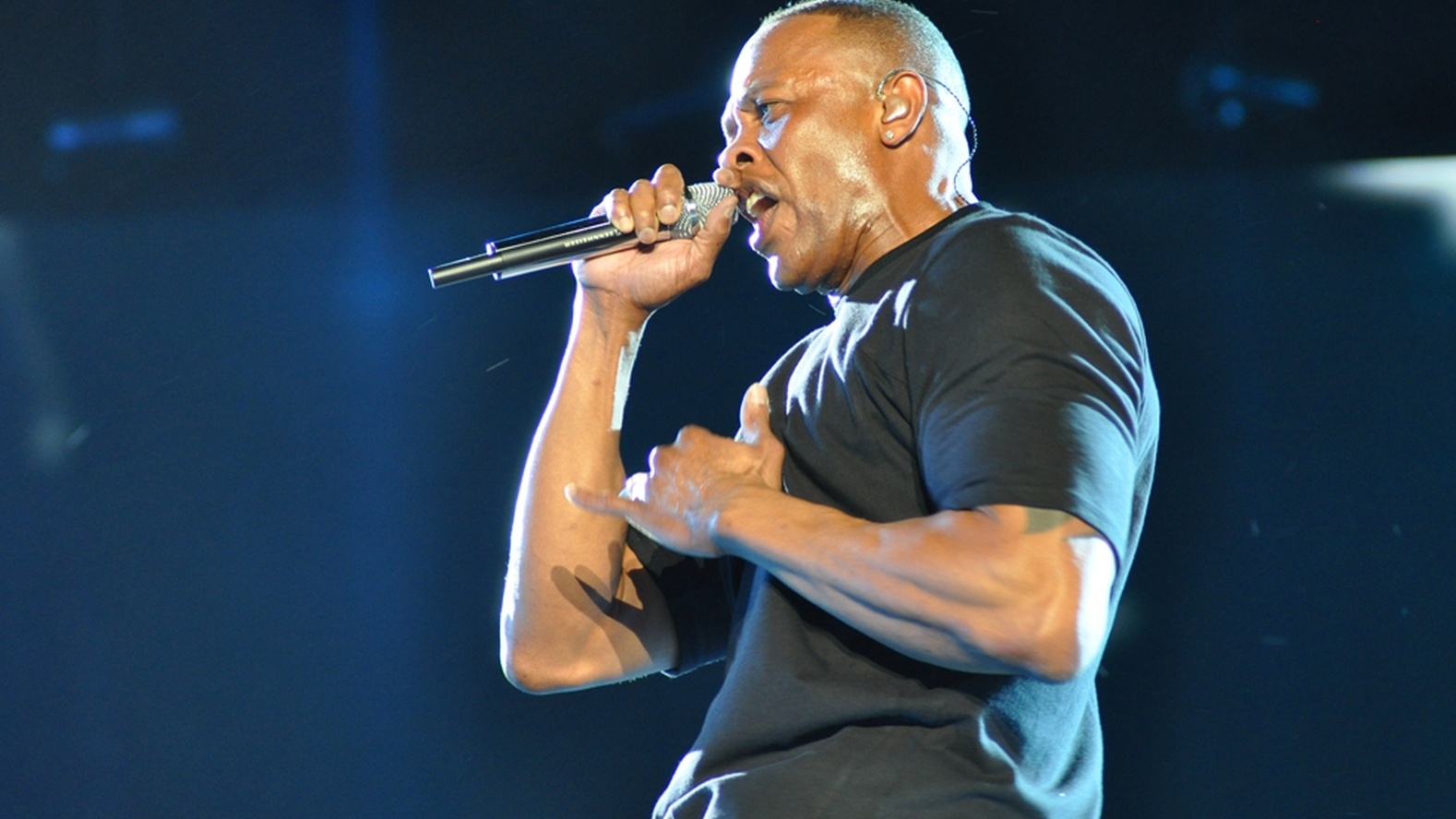 Dr Dre cropped processed by imagy