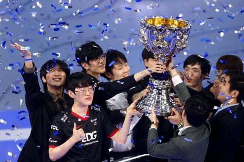 EDG Win Worlds 2021