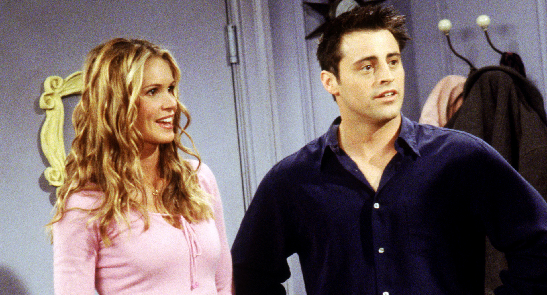 Elle Macpherson in Friends