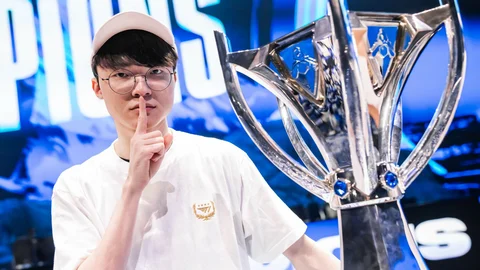 Faker 2023 Worlds Trophy Signature Move