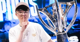 Faker 2023 Worlds Trophy Signature Move