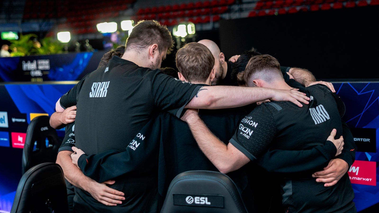 G2 huddle