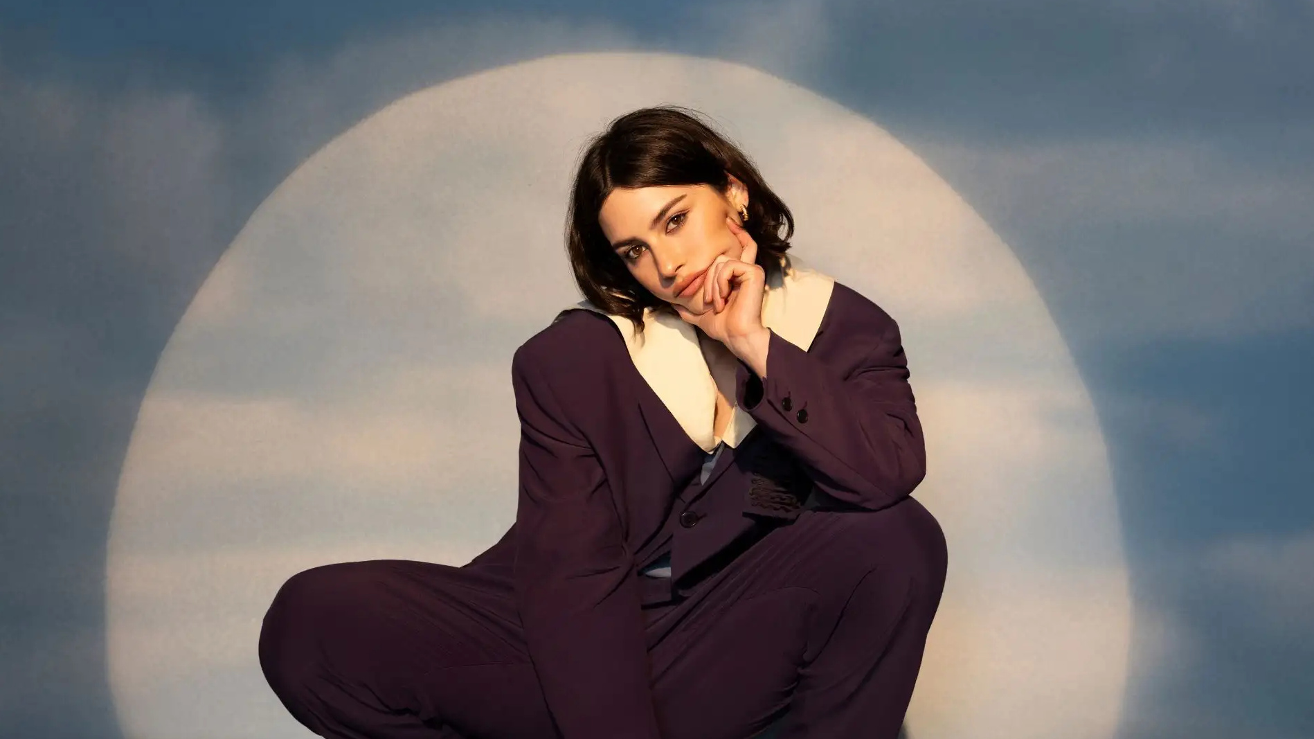 Gracie Abrams cropped processed by imagy