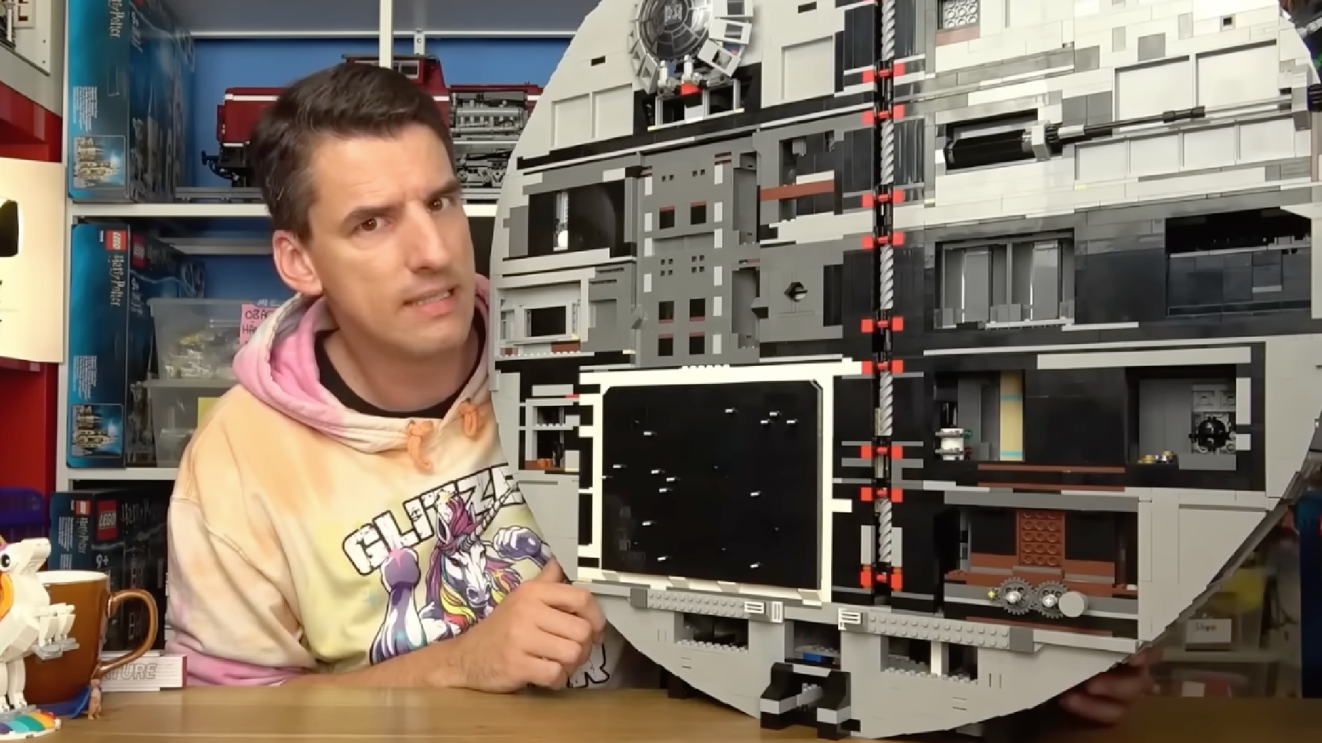 Held VS Lego