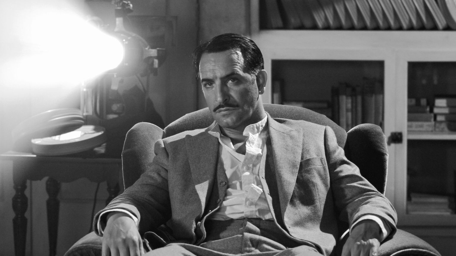 Jean Dujardin the artist cropped processed by imagy