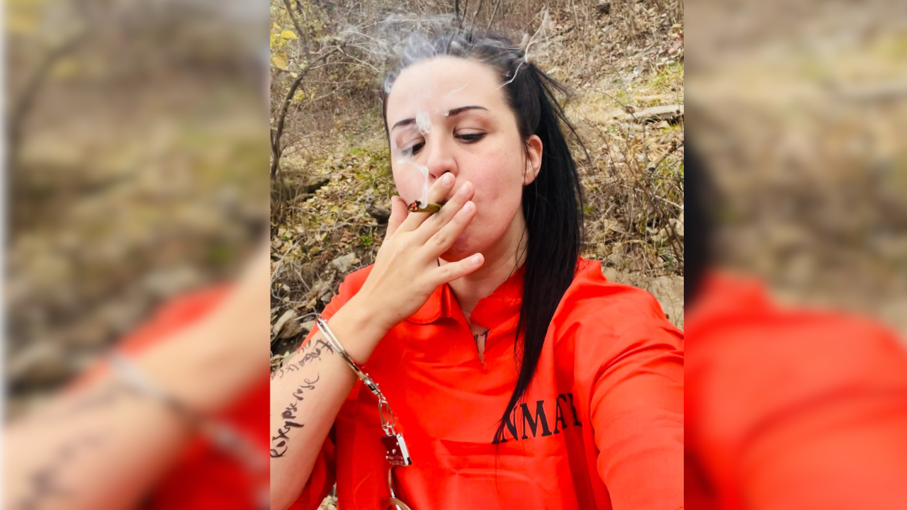 Kaceytron Smoking Prisoner Costume