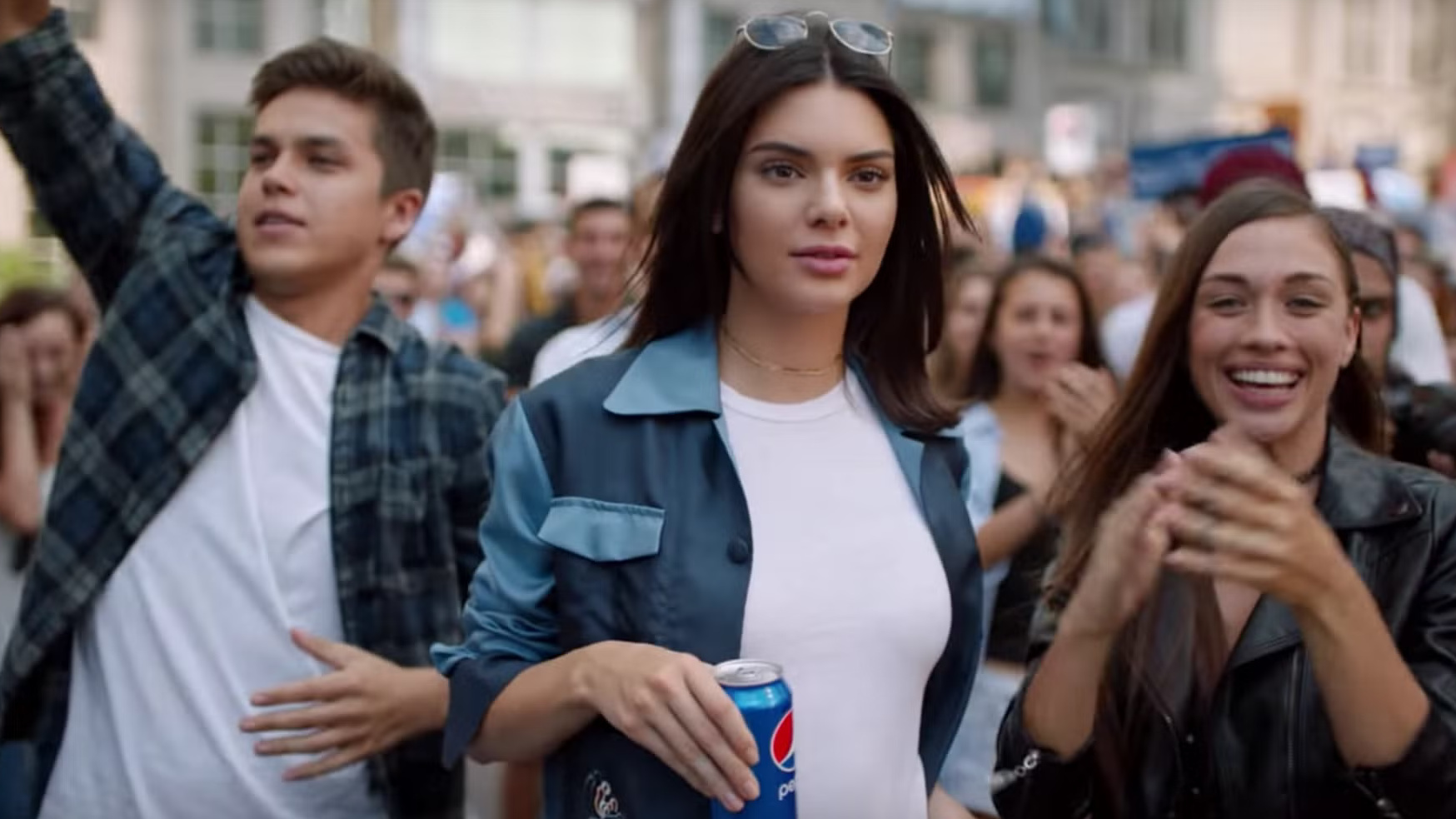 Kendall Jenner cropped processed by imagy