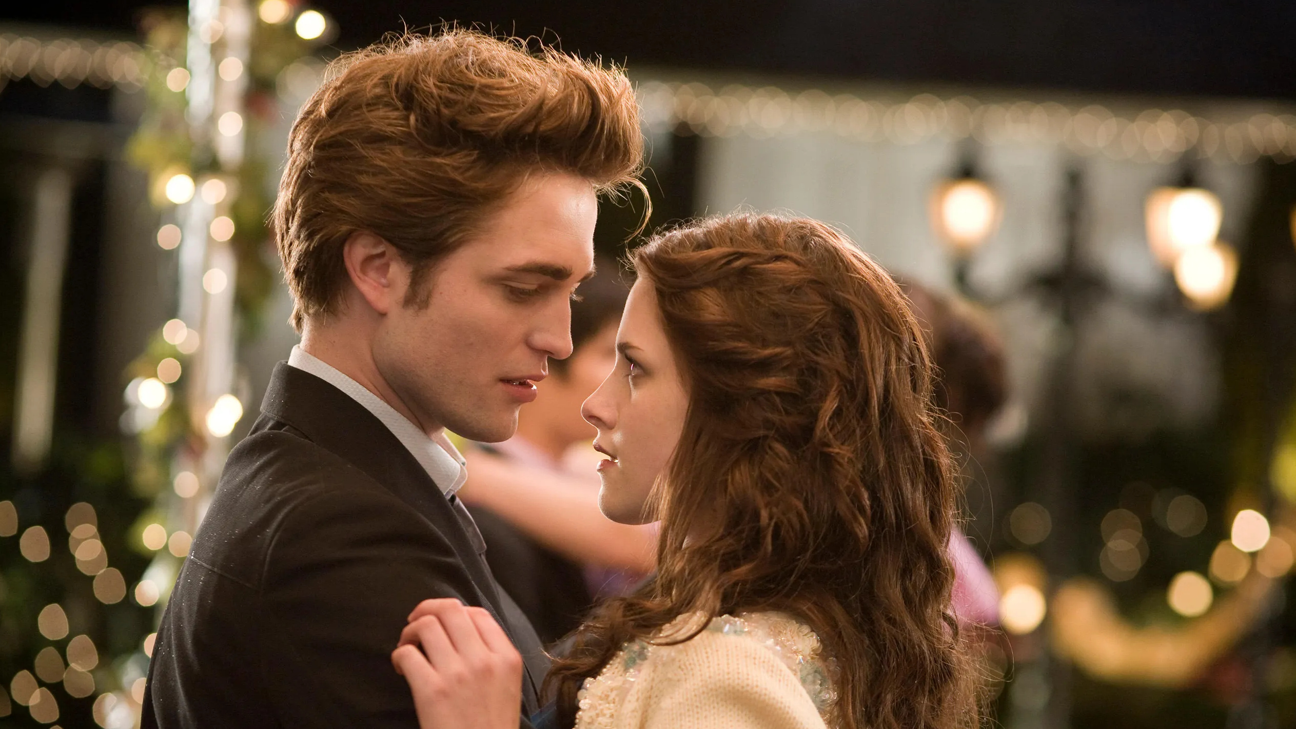 Kristen Stewart and Robert Pattinson Twilight cropped processed by imagy