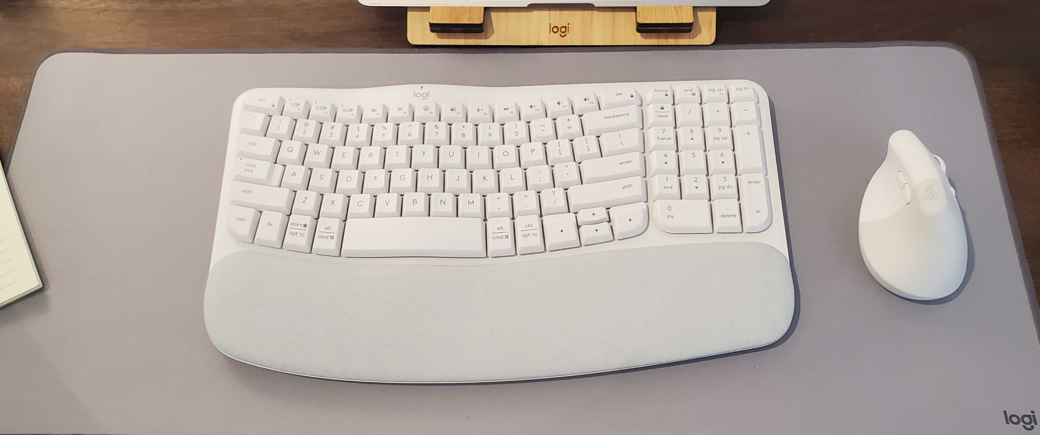 Logitech: Die weiße Wave Keys Tastatur macht einen äußert edlen Eindruck.