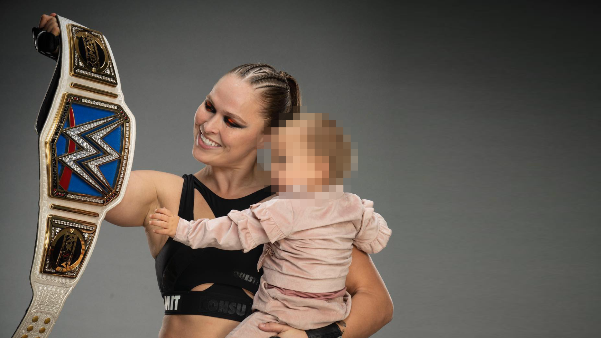 Ronda Rousey 01 Facebook