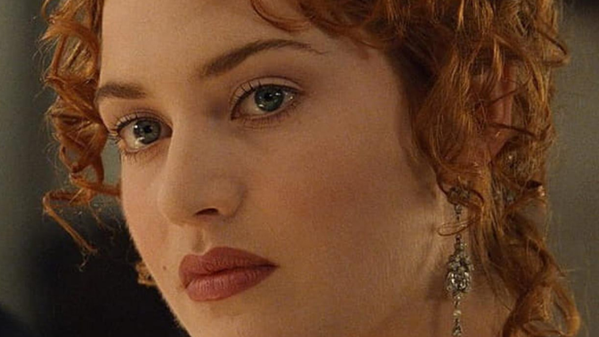 Roses Changing Mole in Titanic
