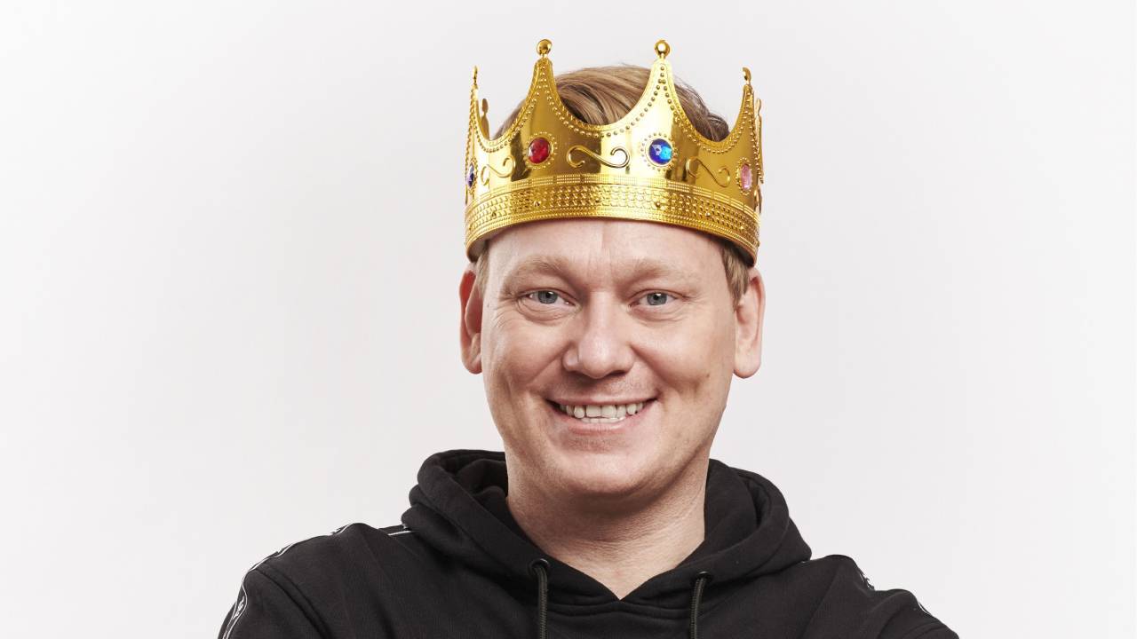 STREAMER knossi