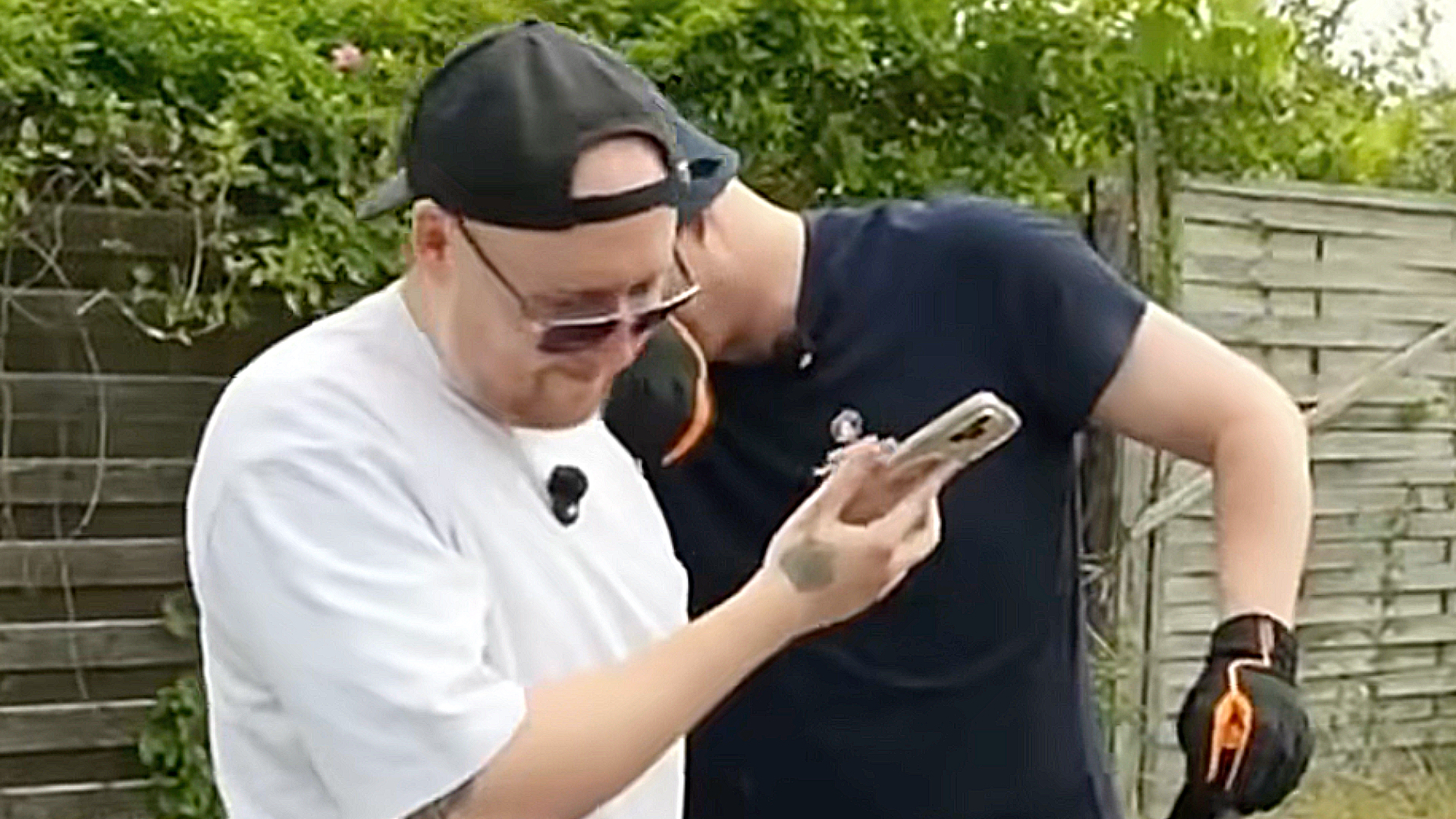 Schradinflirtetmit Zarbex Mutter Tik Tok