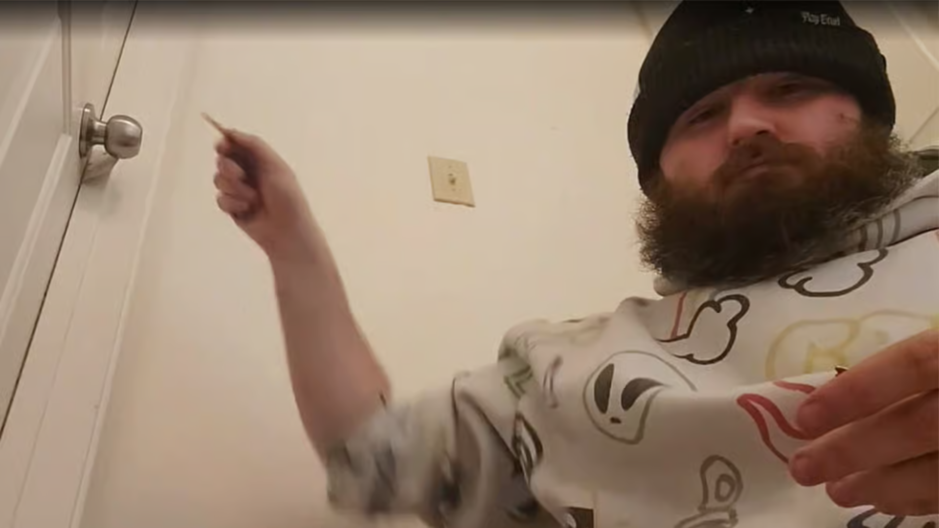Streamer Sperrt Sich aus
