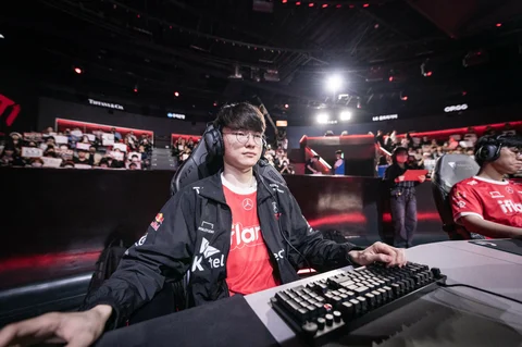 LoL: Epic T1 Comeback of Faker : GOAT Dominates? 🔗 Link in Highlights # faker #fakerlol #T1 #lgamingnews