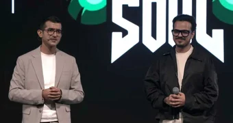 Team SOULs Co Founder CEO Animesh Agarwal alongside i QOO CEO Nipun Marya