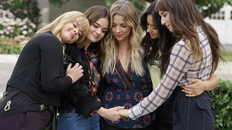 The Entire Cast Of Pretty Little Liars Hopes For A Reunion Movie 1