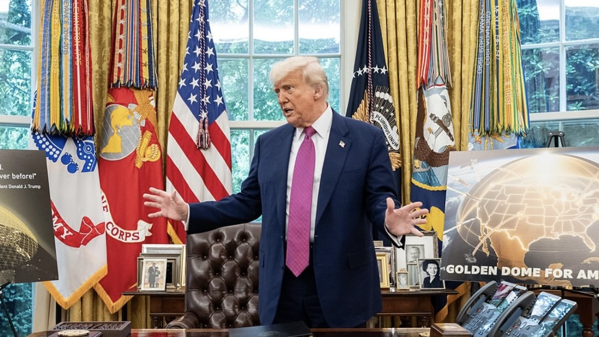 Trump Regierung stellt LGBTQ Suizid Hotline für Jugendliche ein trump