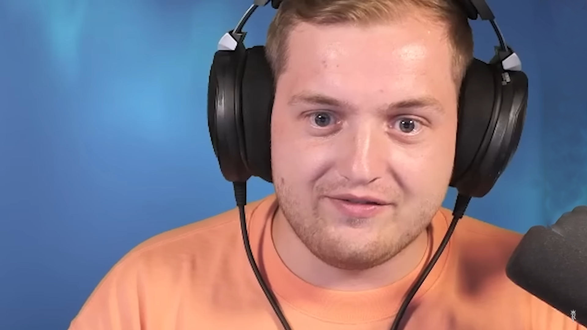 Trymacs blauer Hintergrund