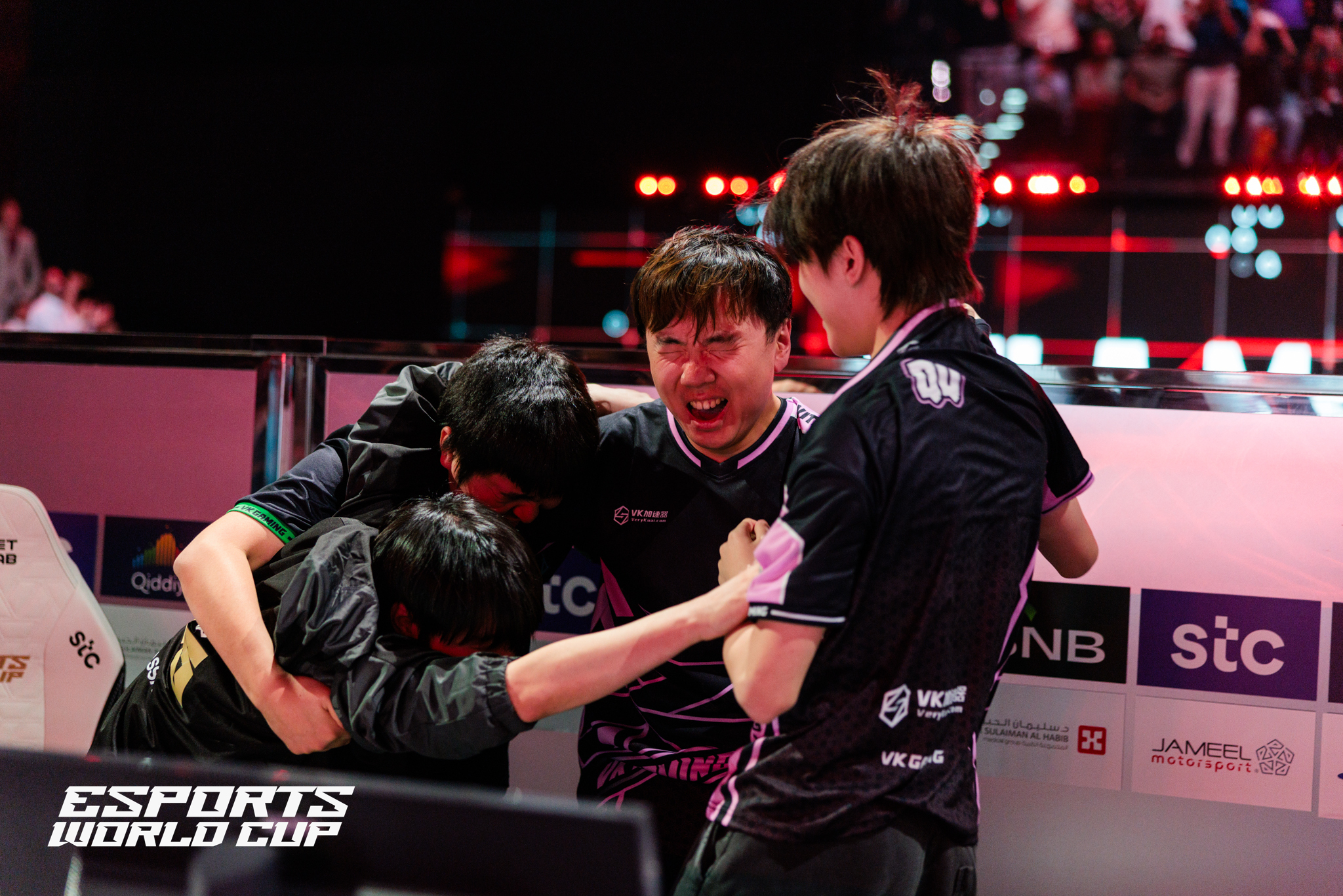 VK Gaming Wins ALGS Midseason Playoffs at EWC 2025