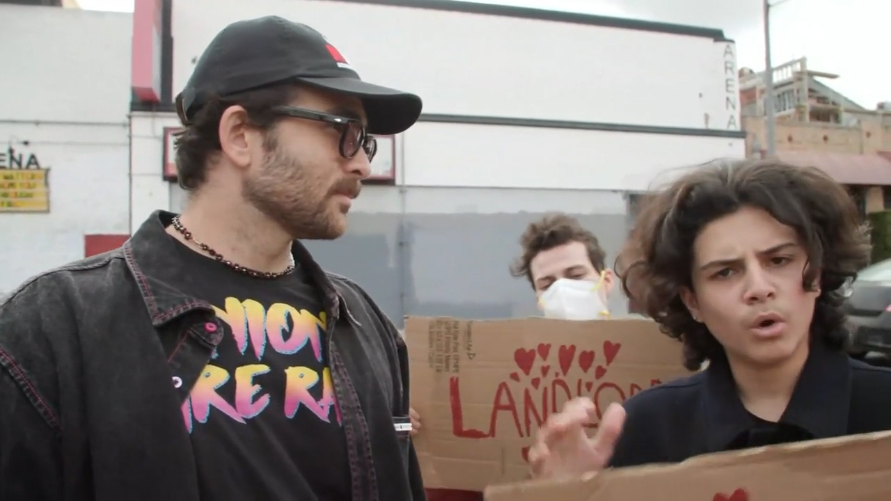 Video Game Awards kid invades Hasans WGA picket stream mp4 00 00 18 39 Still001