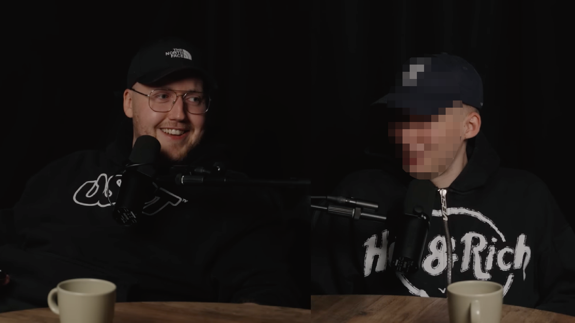Zwei Vermengte Zensiert