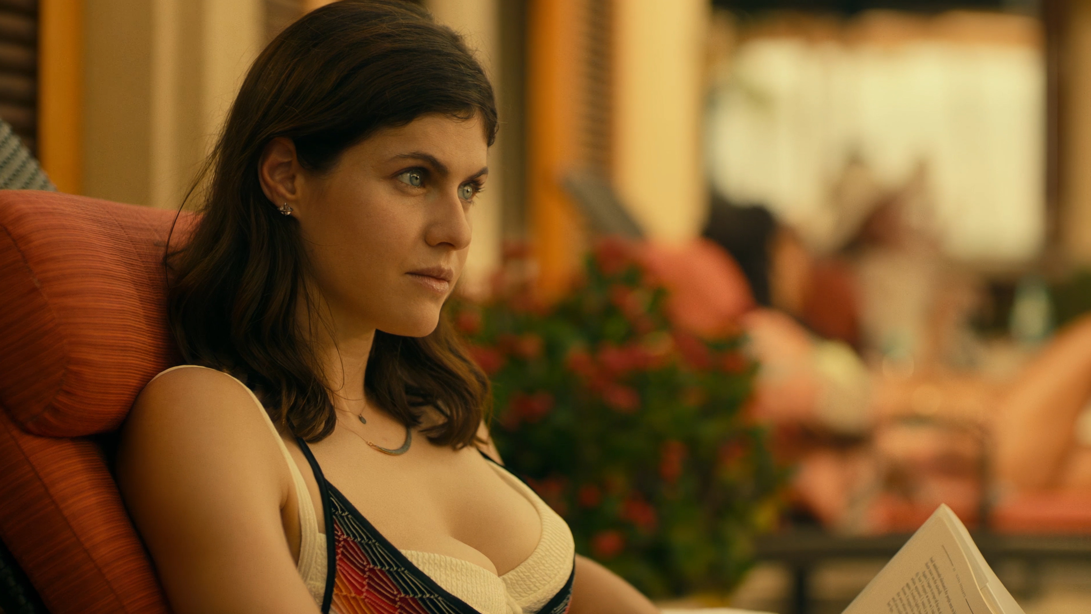 Alexandra daddario The White Lotus 2021 cropped processed by imagy