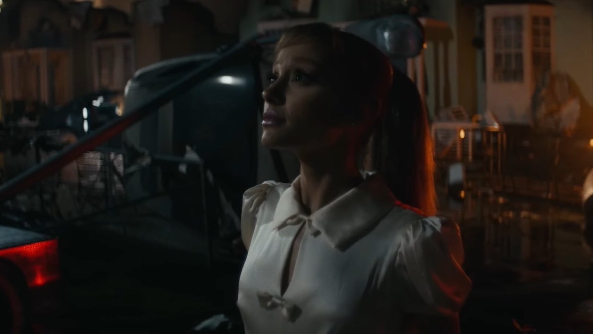 Ariana grande supernatural cropped processed by imagy