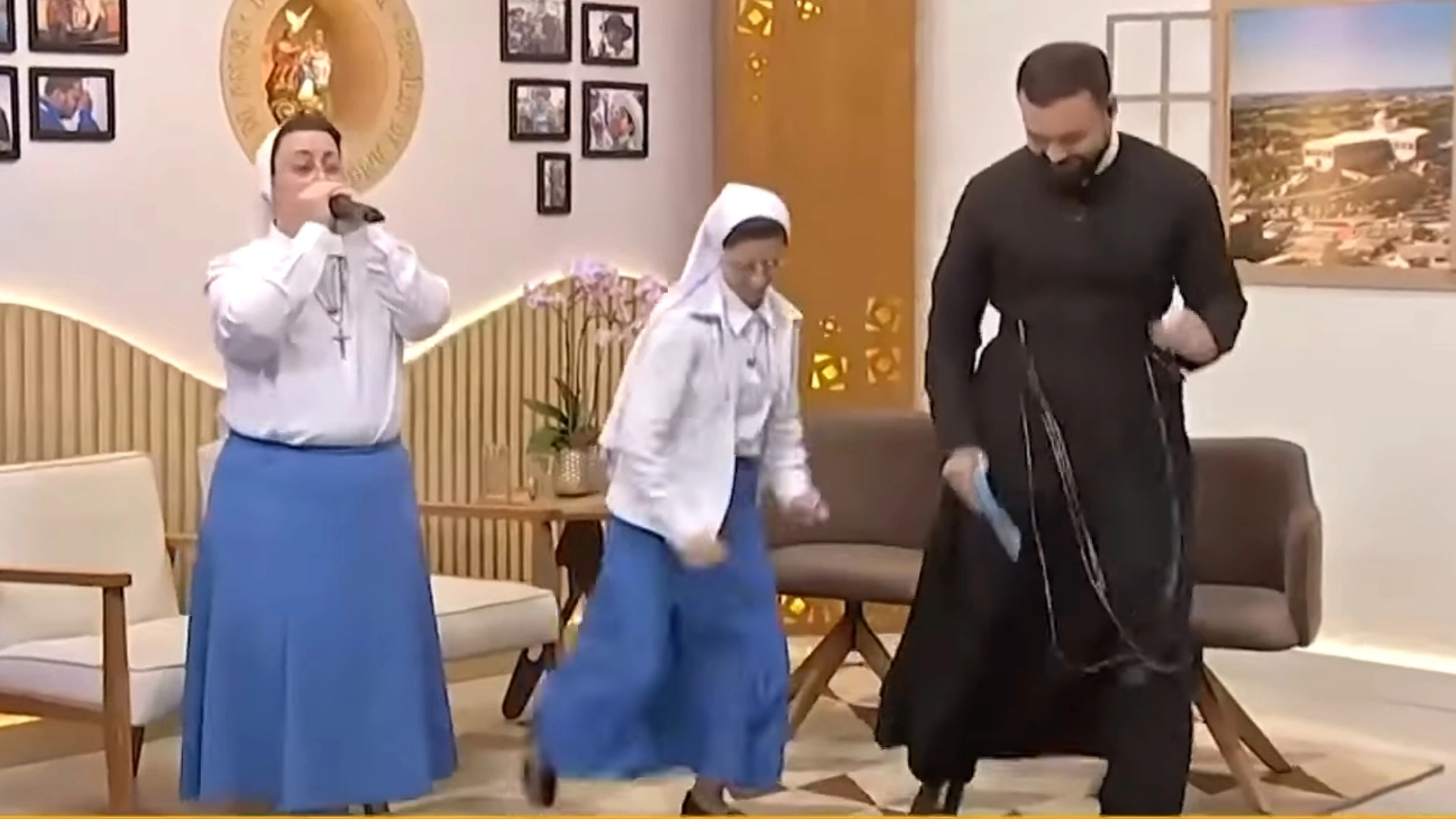 Beatboxing nun