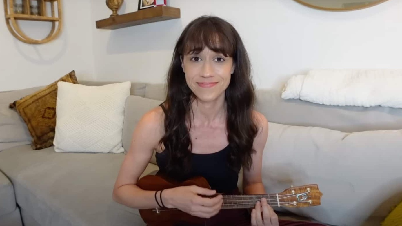 Colleen ballinger apology cropped processed by imagy