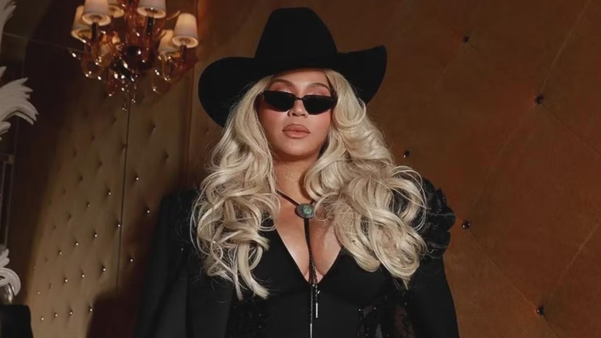 Cropped Beyoncé Texas Hold Em