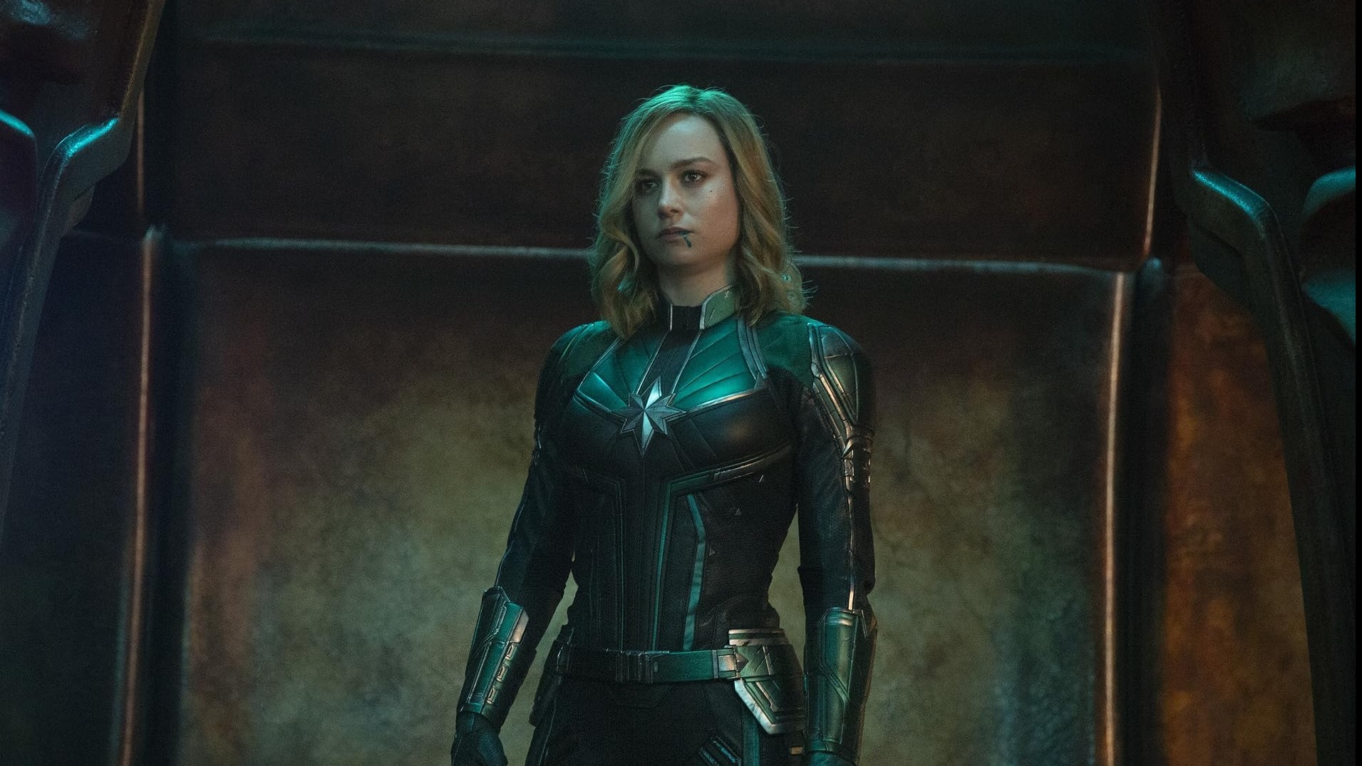 Cropped Captain marvel
