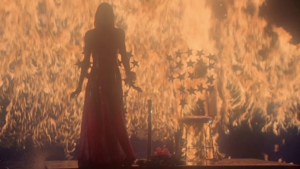 Cropped Carrie