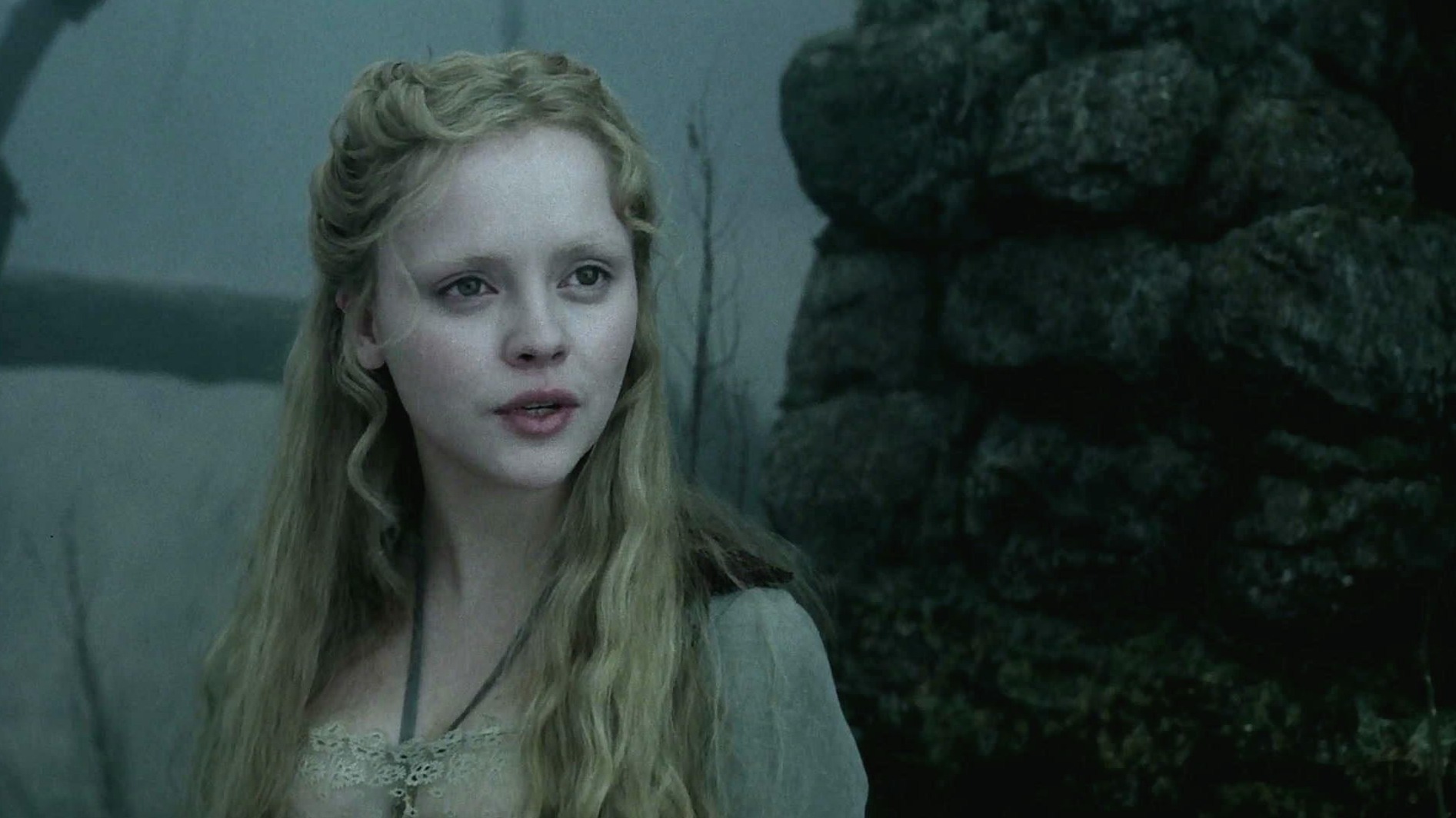 Cropped Christina Ricci Sleepy Hollow 1999