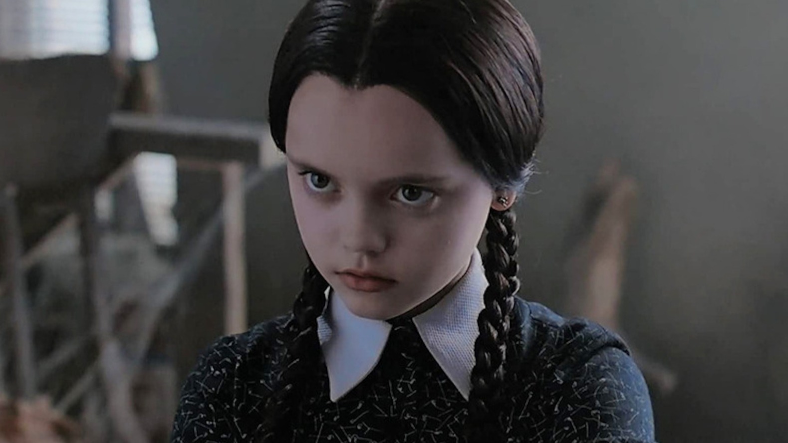 Cropped Christina Ricci addams family