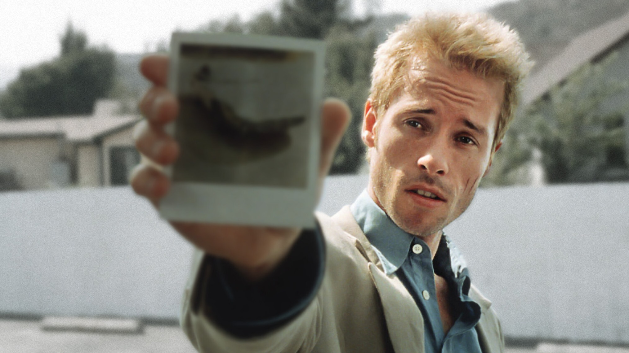 Cropped Guy Pearce memento